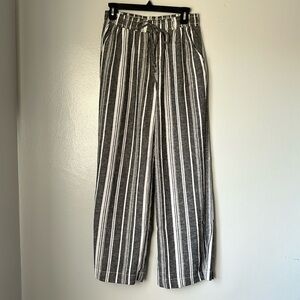 Brand; Briggs. Color, black and white. Size medium.